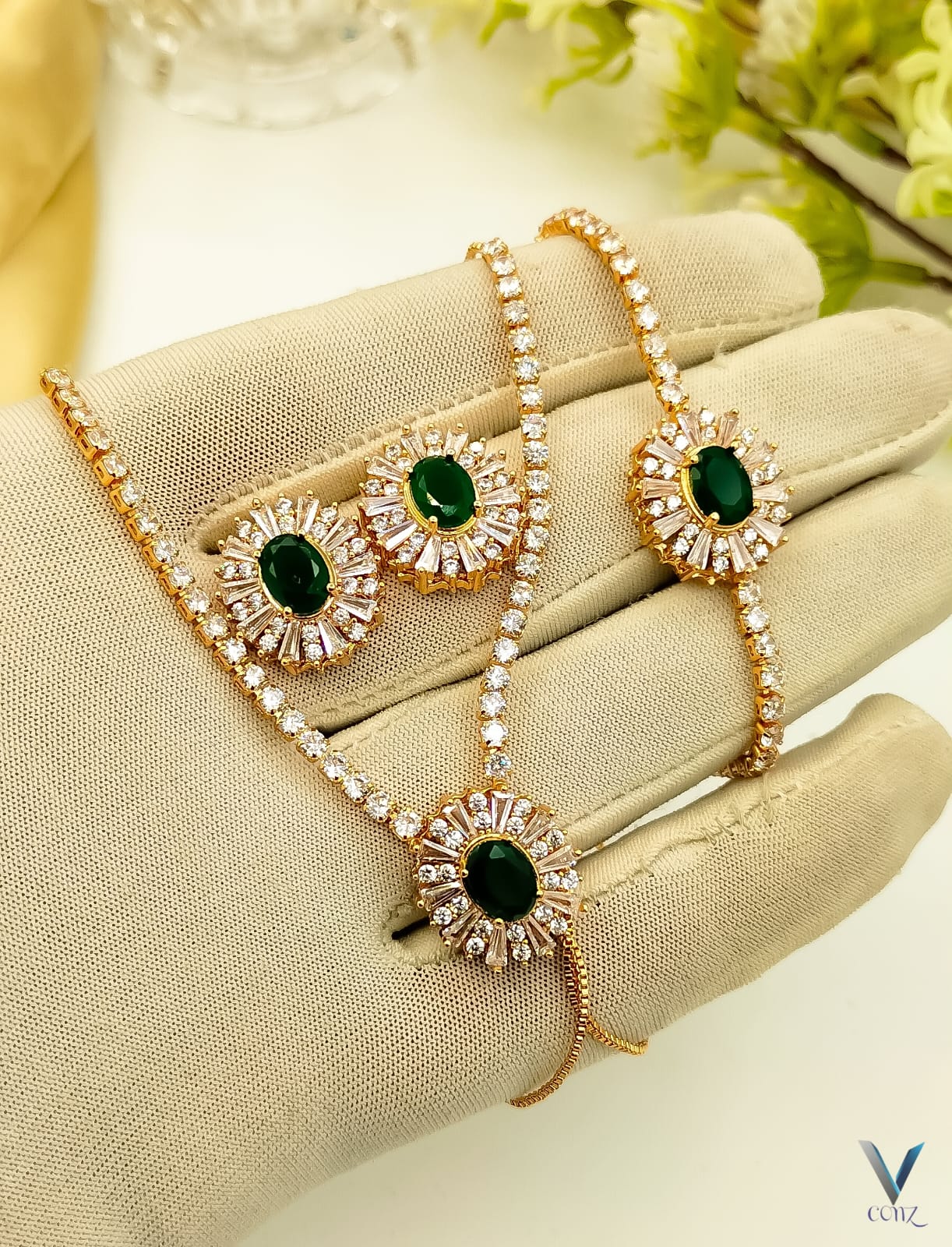 Fancy China Gold plated Zircon locket set with Up down Bracelet