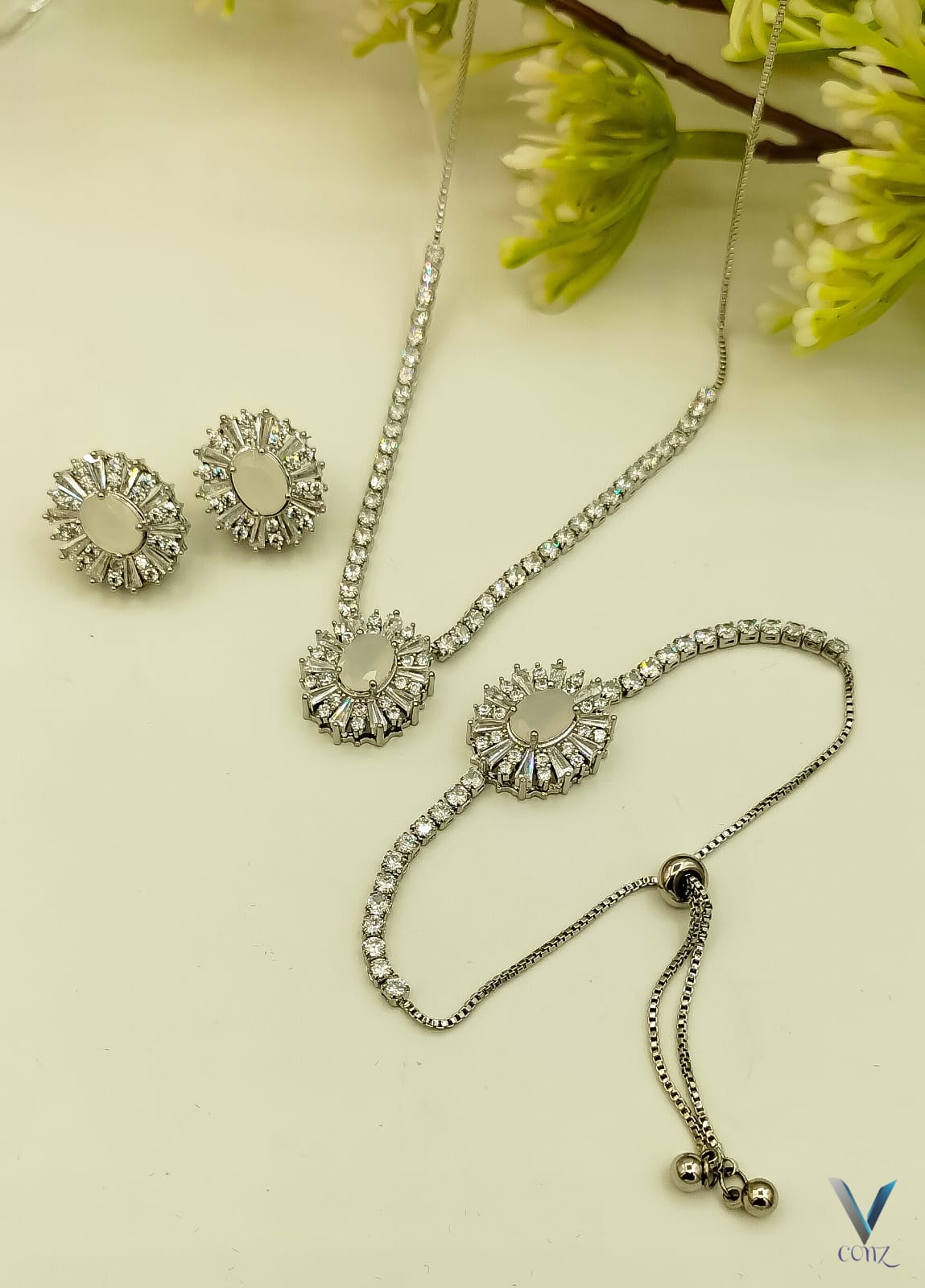 Fancy China Gold plated Zircon locket set with Up down Bracelet