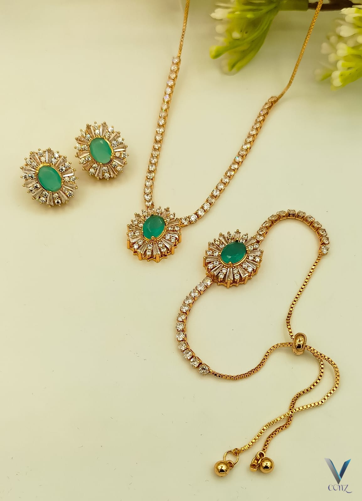 Fancy China Gold plated Zircon locket set with Up down Bracelet