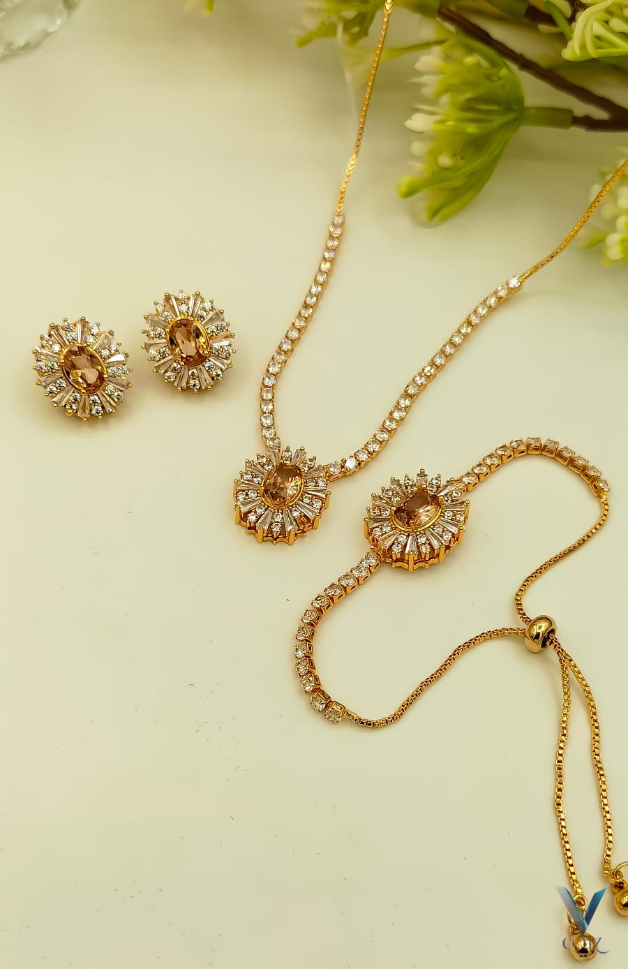 Fancy China Gold plated Zircon locket set with Up down Bracelet